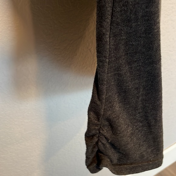 Prana Xs black heather long sleeve tee with lace detail shoulders cinched sides - Picture 6 of 6